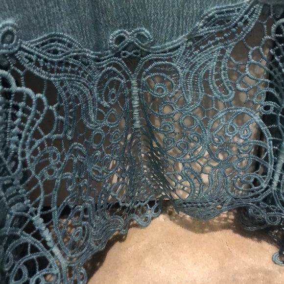 Beautiful vintage boho jacket with gorgeous lace details on sleeve and the hem. - Picture 15 of 16